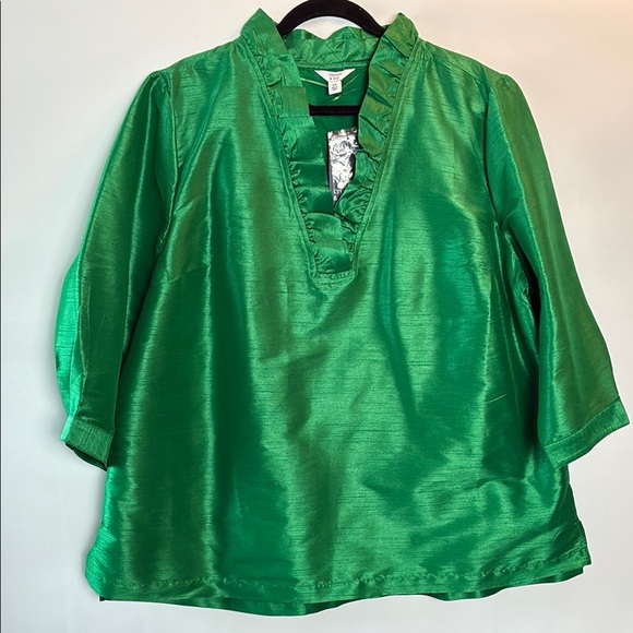 crown & ivy Tops - Crown & Ivy Vibrant Green Satin Blouse